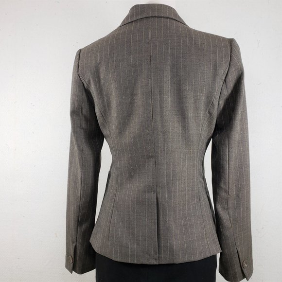 Limited Gray Pin Stripe NWOT 2-Button Blazer, 4 - Picture 2 of 13